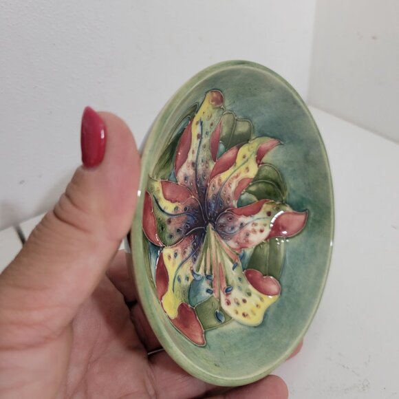 Vintage Moorcroft Lilly Pin Dish - Picture 4 of 6